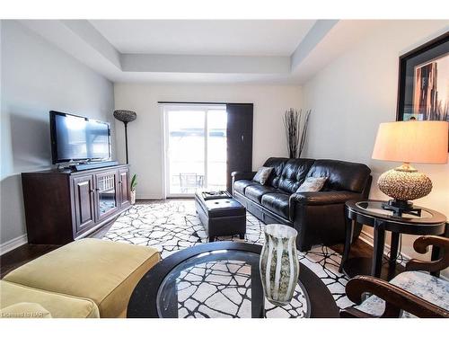 49 Shipview Court, Welland, ON - Indoor Photo Showing Living Room