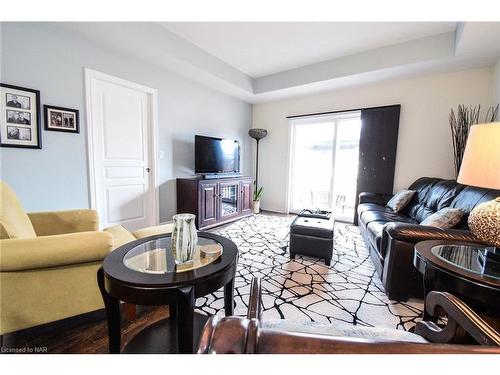 49 Shipview Court, Welland, ON - Indoor Photo Showing Living Room