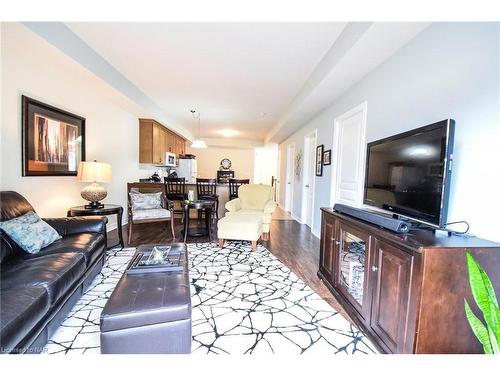 49 Shipview Court, Welland, ON - Indoor Photo Showing Living Room