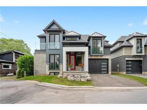 10 Paxton Avenue, St. Catharines, ON - Outdoor With Balcony With Facade