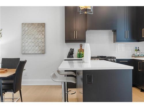 10 Paxton Avenue, St. Catharines, ON - Indoor Photo Showing Kitchen With Upgraded Kitchen