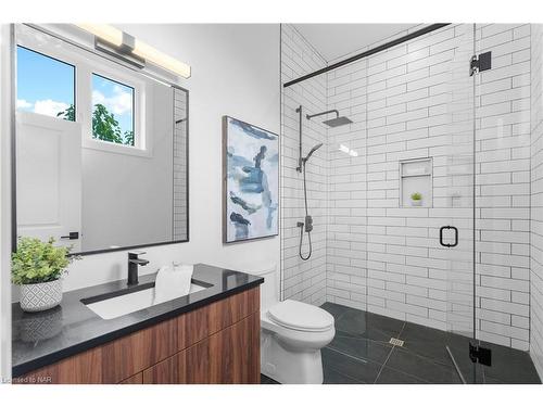 10 Paxton Avenue, St. Catharines, ON - Indoor Photo Showing Bathroom