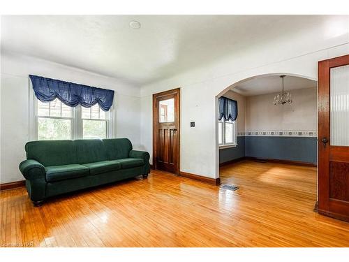 882 Line 1 Road, Niagara-On-The-Lake, ON - Indoor Photo Showing Living Room