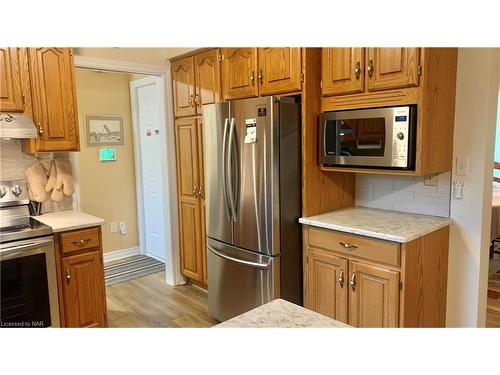 1084 Quaker Road, Fonthill, ON - Indoor Photo Showing Kitchen