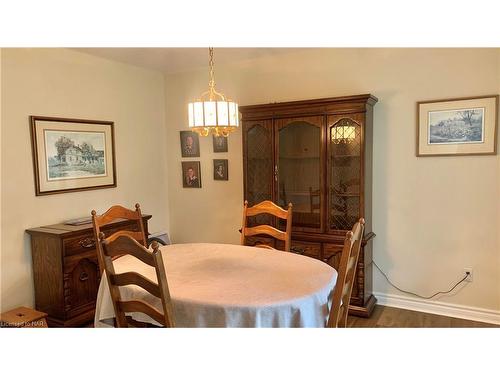 1084 Quaker Road, Fonthill, ON - Indoor Photo Showing Dining Room