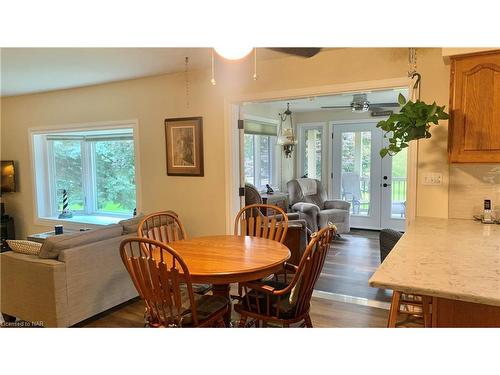 1084 Quaker Road, Fonthill, ON - Indoor Photo Showing Dining Room