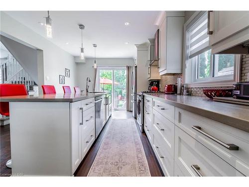 13 Mccaffery Crescent, St. Catharines, ON - Indoor Photo Showing Kitchen With Upgraded Kitchen