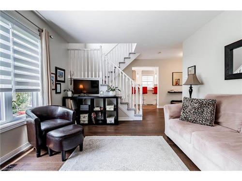 13 Mccaffery Crescent, St. Catharines, ON - Indoor Photo Showing Living Room