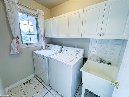 60 Westland Street, St. Catharines, ON - Indoor Photo Showing Laundry Room