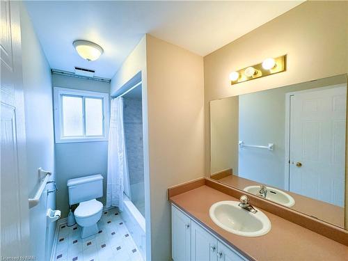 60 Westland Street, St. Catharines, ON - Indoor Photo Showing Bathroom