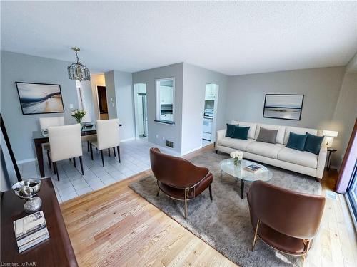 60 Westland Street, St. Catharines, ON - Indoor Photo Showing Living Room