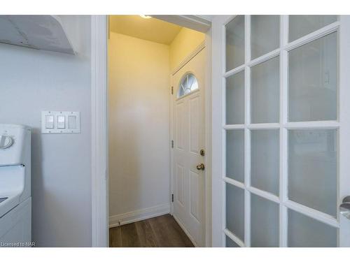 7813 Beaverdams Road, Niagara Falls, ON - Indoor Photo Showing Laundry Room