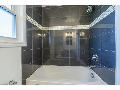 7813 Beaverdams Road, Niagara Falls, ON - Indoor Photo Showing Bathroom