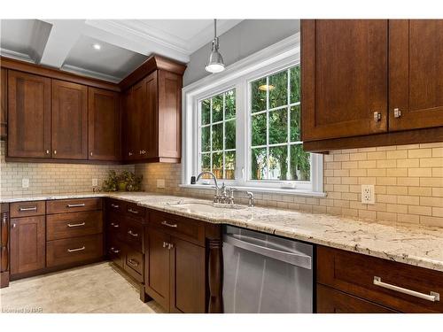 110 Main Street E, Grimsby, ON - Indoor Photo Showing Kitchen