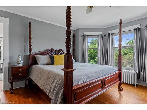 110 Main Street E, Grimsby, ON - Indoor Photo Showing Bedroom