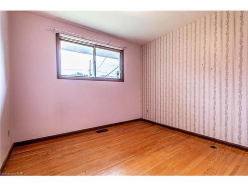 17 Preston Drive, St. Catharines, ON - Indoor Photo Showing Other Room