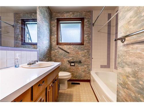17 Preston Drive, St. Catharines, ON - Indoor Photo Showing Bathroom