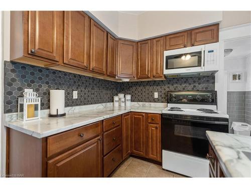 4743 Epworth Circle, Niagara Falls, ON - Indoor Photo Showing Kitchen