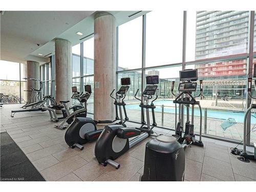 405-103 The Queensway, Toronto, ON - Indoor Photo Showing Gym Room