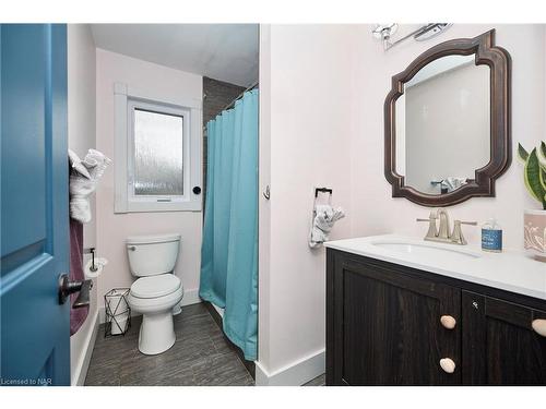 20 Loomis Crescent Crescent, Crystal Beach, ON - Indoor Photo Showing Bathroom