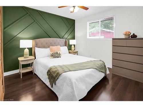 8039 Aintree Drive, Niagara Falls, ON - Indoor Photo Showing Bedroom
