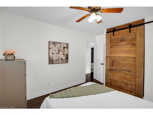 8039 Aintree Drive, Niagara Falls, ON - Indoor Photo Showing Bedroom
