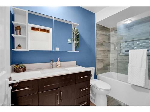 8039 Aintree Drive, Niagara Falls, ON - Indoor Photo Showing Bathroom