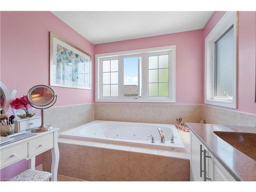 6500 St. Michael Avenue, Niagara Falls, ON - Indoor Photo Showing Bathroom