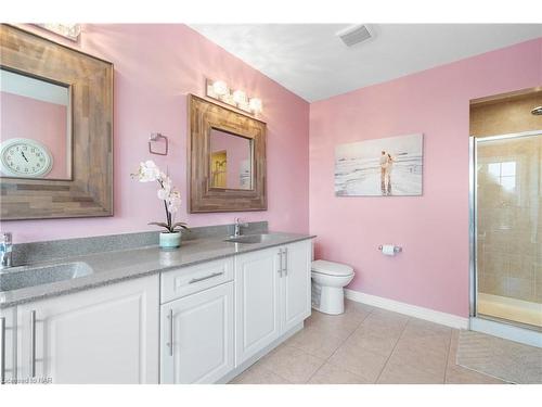 6500 St. Michael Avenue, Niagara Falls, ON - Indoor Photo Showing Bathroom