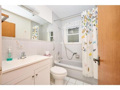 6299 Murray Street, Niagara Falls, ON - Indoor Photo Showing Bathroom