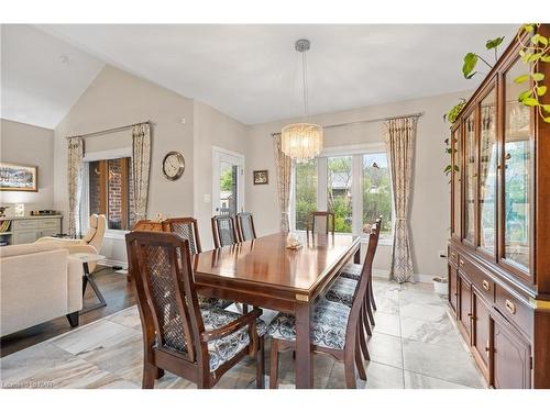 8943 Black Forest Crescent, Niagara Falls, ON - Indoor Photo Showing Dining Room