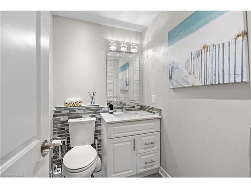 8943 Black Forest Crescent, Niagara Falls, ON - Indoor Photo Showing Bathroom