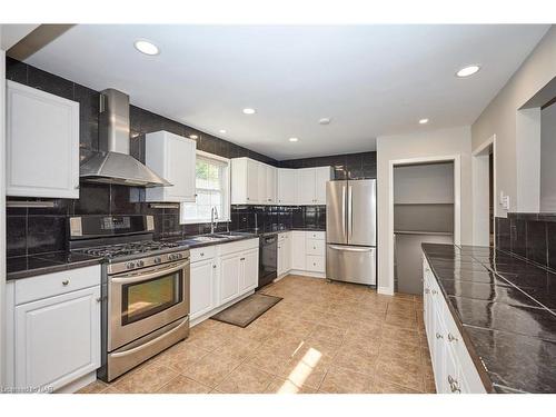 1-66 Bardol Avenue, Fort Erie, ON - Indoor Photo Showing Kitchen