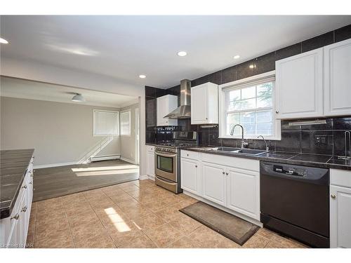 1-66 Bardol Avenue, Fort Erie, ON - Indoor Photo Showing Kitchen With Double Sink