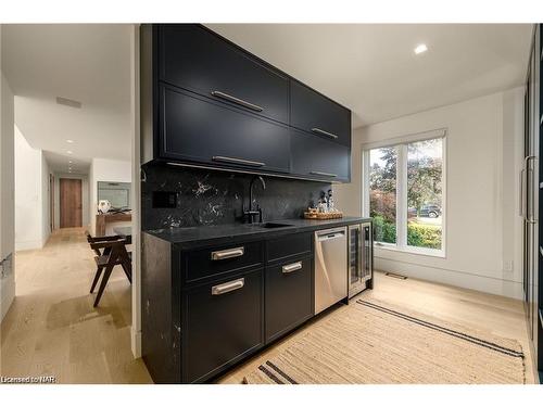 3551 Cardinal Drive, Niagara Falls, ON - Indoor Photo Showing Kitchen