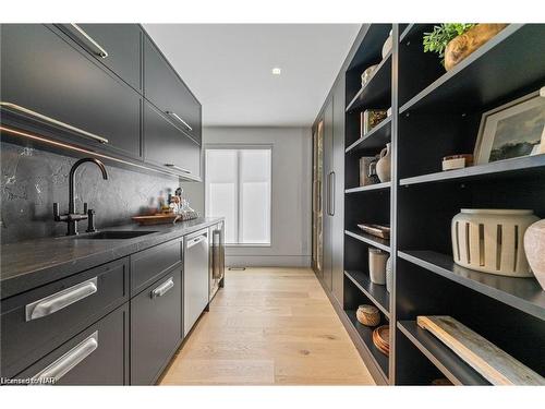 3551 Cardinal Drive, Niagara Falls, ON - Indoor Photo Showing Kitchen