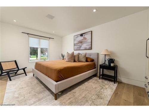 3551 Cardinal Drive, Niagara Falls, ON - Indoor Photo Showing Bedroom