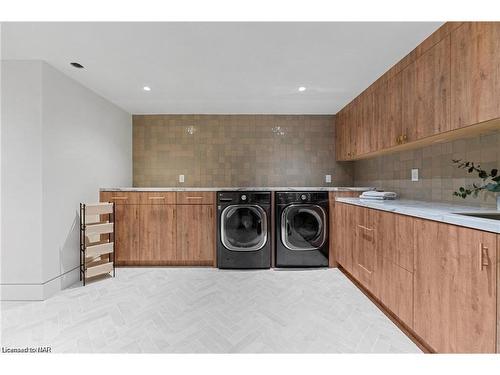 3551 Cardinal Drive, Niagara Falls, ON - Indoor Photo Showing Laundry Room