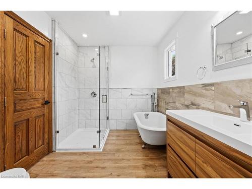 3054 Thunder Bay Road, Ridgeway, ON - Indoor Photo Showing Bathroom