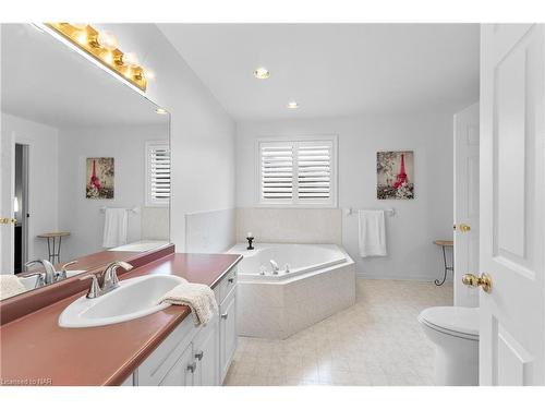 3387 Cardinal Drive, Niagara Falls, ON - Indoor Photo Showing Bathroom