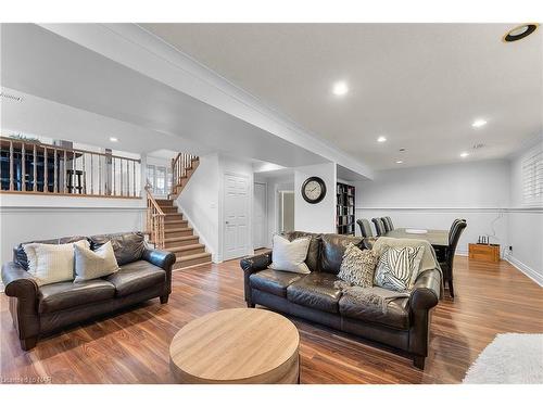 3387 Cardinal Drive, Niagara Falls, ON - Indoor Photo Showing Living Room