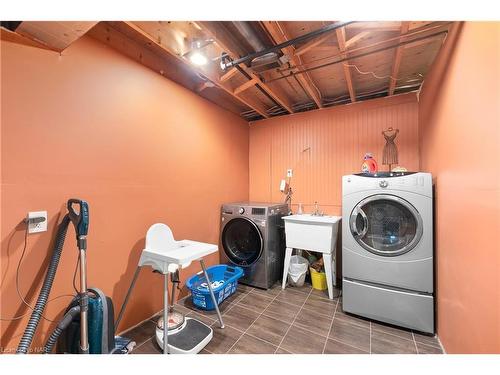 3387 Cardinal Drive, Niagara Falls, ON - Indoor Photo Showing Laundry Room
