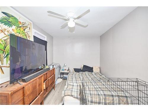 41 Albert Street, Welland, ON - Indoor Photo Showing Bedroom