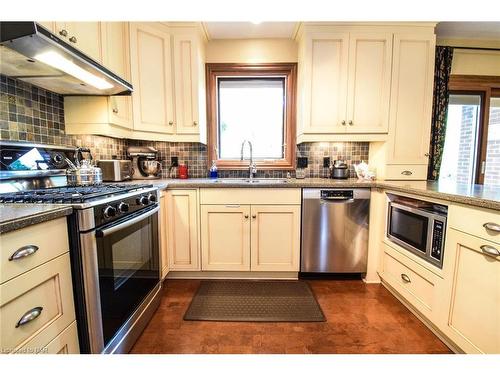 66 Port Master Drive, St. Catharines, ON - Indoor Photo Showing Kitchen With Double Sink