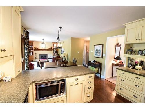 66 Port Master Drive, St. Catharines, ON - Indoor Photo Showing Kitchen