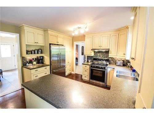 66 Port Master Drive, St. Catharines, ON - Indoor Photo Showing Kitchen With Double Sink