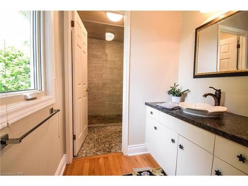 66 Port Master Drive, St. Catharines, ON - Indoor Photo Showing Bathroom