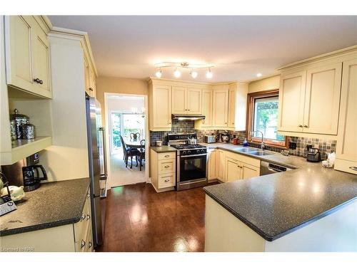 66 Port Master Drive, St. Catharines, ON - Indoor Photo Showing Kitchen With Double Sink
