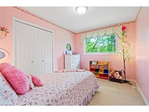 11676 Burnaby Road, Wainfleet, ON - Indoor Photo Showing Bedroom