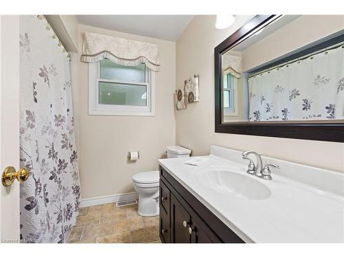 11676 Burnaby Road, Wainfleet, ON - Indoor Photo Showing Bathroom